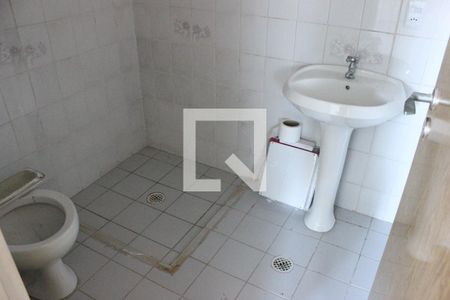 Banheiro de apartamento para alugar com 2 quartos, 55m² em Picanço, Guarulhos