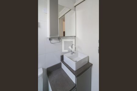 Banheiro de apartamento à venda com 1 quarto, 42m² em Menino Deus, Porto Alegre