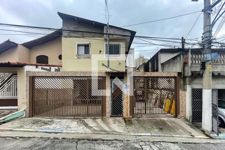 Casa para alugar com 100m², 2 quartos e 1 vaga Casa para alugar com 100m², 2 quartos e 1 vagaFachada