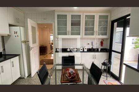 Apartamento à venda com 196m², 3 quartos e 3 vagasCozinha