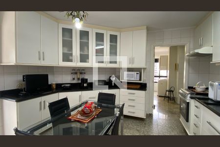 Apartamento à venda com 196m², 3 quartos e 3 vagasCozinha