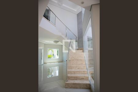 Escada de casa de condomínio para alugar com 3 quartos, 255m² em Jardim Golden Park, Hortolândia