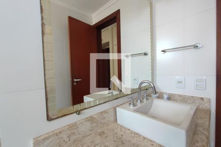 Banheiro Suíte de apartamento à venda com 4 quartos, 108m² em Cambuí, Campinas