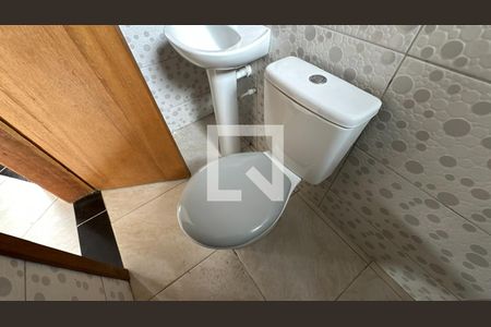 Casa para alugar com 40m², 2 quartos e 1 vaga Casa para alugar com 40m², 2 quartos e 1 vagaBanheiro