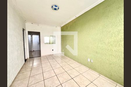 Sala de casa à venda com 2 quartos, 49m² em Nacional, Contagem