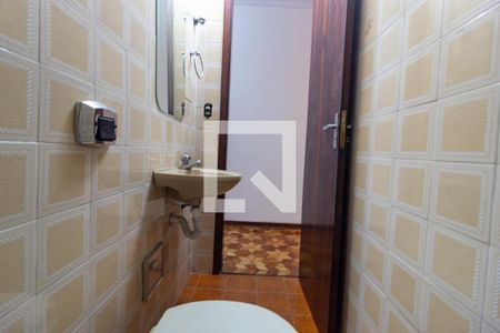 Lavabo  de casa para alugar com 4 quartos, 207m² em Jardim Ernestina, São Paulo