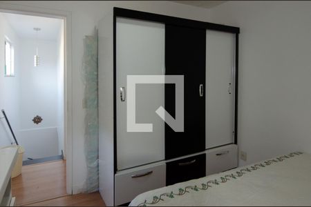 Casa de condomínio à venda com 230m², 3 quartos e 3 vagas Casa de condomínio à venda com 230m², 3 quartos e 3 vagasQuarto 1