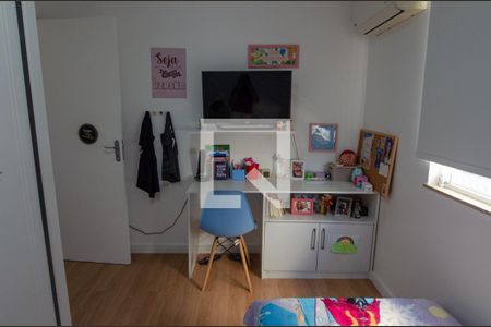 Casa de condomínio à venda com 230m², 3 quartos e 3 vagas Casa de condomínio à venda com 230m², 3 quartos e 3 vagasQuarto 2