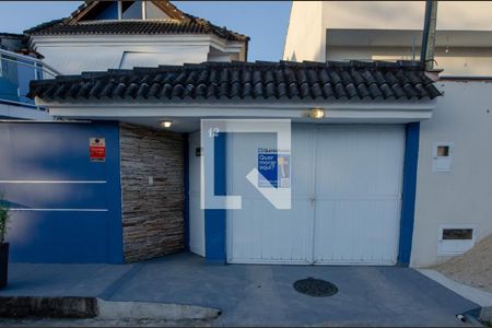 Casa de condomínio à venda com 230m², 3 quartos e 3 vagas Casa de condomínio à venda com 230m², 3 quartos e 3 vagasPlaca