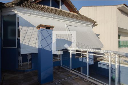 Casa de condomínio à venda com 230m², 3 quartos e 3 vagas Casa de condomínio à venda com 230m², 3 quartos e 3 vagasVaranda da suite