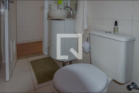 Casa de condomínio à venda com 230m², 3 quartos e 3 vagas Casa de condomínio à venda com 230m², 3 quartos e 3 vagasBanheiro