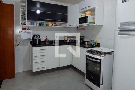 Casa de condomínio à venda com 230m², 3 quartos e 3 vagas Casa de condomínio à venda com 230m², 3 quartos e 3 vagasCozinha