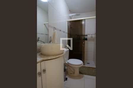 Casa de condomínio à venda com 230m², 3 quartos e 3 vagas Casa de condomínio à venda com 230m², 3 quartos e 3 vagasBanheiro