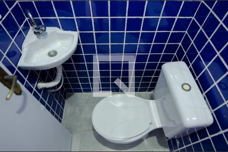 Casa de condomínio à venda com 230m², 3 quartos e 3 vagas Casa de condomínio à venda com 230m², 3 quartos e 3 vagasLavabo 2