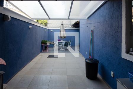 Casa de condomínio à venda com 230m², 3 quartos e 3 vagas Casa de condomínio à venda com 230m², 3 quartos e 3 vagasÁrea externa