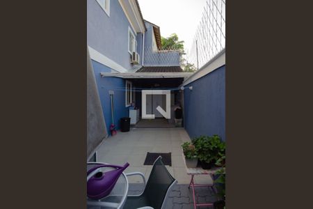 Casa de condomínio à venda com 230m², 3 quartos e 3 vagas Casa de condomínio à venda com 230m², 3 quartos e 3 vagasÁrea de Serviço