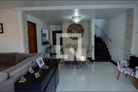 Casa de condomínio à venda com 230m², 3 quartos e 3 vagas Casa de condomínio à venda com 230m², 3 quartos e 3 vagasSala