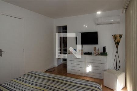 Casa de condomínio à venda com 230m², 3 quartos e 3 vagas Casa de condomínio à venda com 230m², 3 quartos e 3 vagasSuite