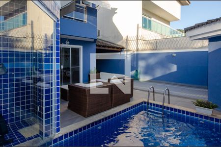 Casa de condomínio à venda com 230m², 3 quartos e 3 vagas Casa de condomínio à venda com 230m², 3 quartos e 3 vagasÁrea externa