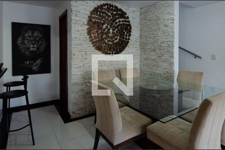 Casa de condomínio à venda com 230m², 3 quartos e 3 vagas Casa de condomínio à venda com 230m², 3 quartos e 3 vagasSala