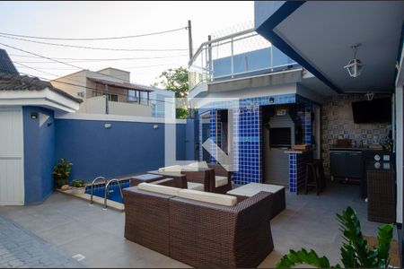 Casa de condomínio à venda com 230m², 3 quartos e 3 vagas Casa de condomínio à venda com 230m², 3 quartos e 3 vagasÁrea externa