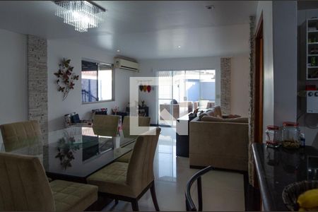 Casa de condomínio à venda com 230m², 3 quartos e 3 vagas Casa de condomínio à venda com 230m², 3 quartos e 3 vagasSala