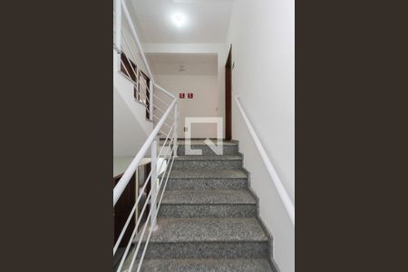 Apartamento para alugar com 48m², 2 quartos e sem vagaescada