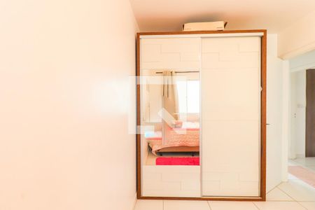 Quarto 1 de apartamento para alugar com 2 quartos, 50m² em Sítio Cercado, Curitiba