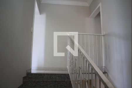 Casa à venda com 337m², 3 quartos e 5 vagasHall de entrada e escada