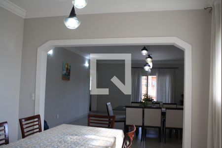 Casa à venda com 337m², 3 quartos e 5 vagasSala de jantar 2