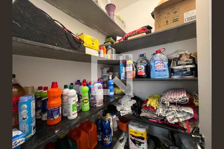 Casa à venda com 200m², 4 quartos e sem vagaLavanderia