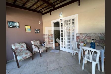 Casa à venda com 200m², 4 quartos e sem vagaEntrada