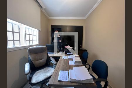 Casa à venda com 200m², 4 quartos e sem vagaEscritório