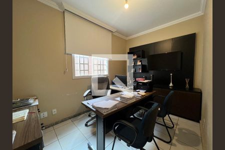 Casa à venda com 200m², 4 quartos e sem vagaEscritório