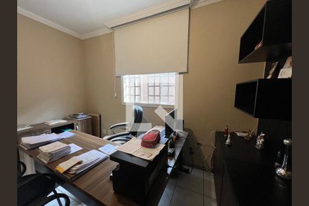 Casa à venda com 200m², 4 quartos e sem vagaEscritório