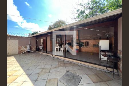 Casa à venda com 200m², 4 quartos e sem vagaQuintal