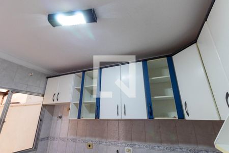 Casa de condomínio para alugar com 68m², 2 quartos e 1 vagaCozinha - Armários