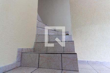 Escada de casa de condomínio para alugar com 2 quartos, 68m² em Parque Boturussu, São Paulo