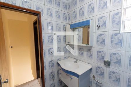 Banheiro de casa de condomínio para alugar com 2 quartos, 68m² em Parque Boturussu, São Paulo