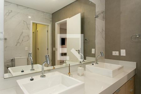 Casa à venda com 320m², 5 quartos e 5 vagasBanheiro da Suíte 1