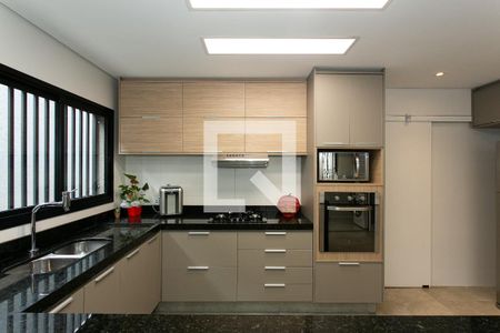 Casa à venda com 320m², 5 quartos e 5 vagasCozinha