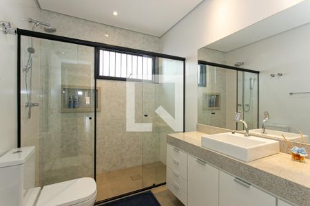 Casa à venda com 320m², 5 quartos e 5 vagasBanheiro da Suíte 2