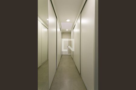 Casa à venda com 320m², 5 quartos e 5 vagasSuíte 1