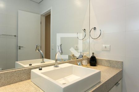 Casa à venda com 320m², 5 quartos e 5 vagasBanheiro da Suíte 2