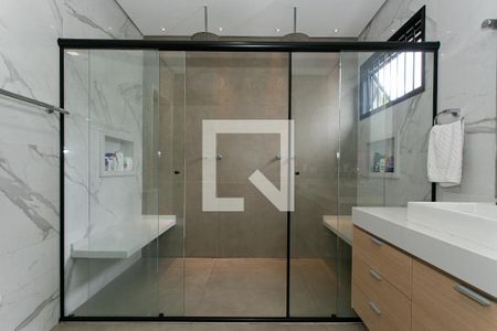 Casa à venda com 320m², 5 quartos e 5 vagasBanheiro da Suíte 1