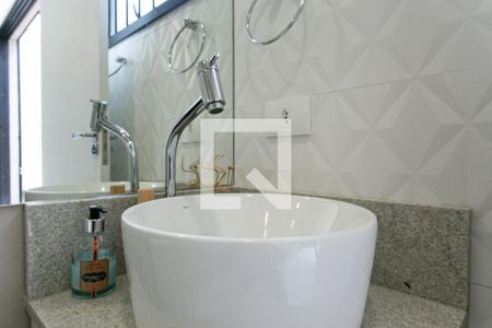 Casa à venda com 320m², 5 quartos e 5 vagasBanheiro Social 2