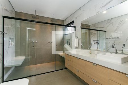 Casa à venda com 320m², 5 quartos e 5 vagasBanheiro da Suíte 1