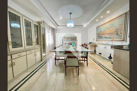 Casa à venda com 4 quartos, 1180m² em Interlagos, São Paulo