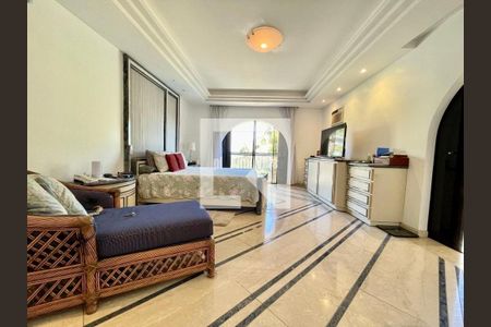 Casa à venda com 4 quartos, 1180m² em Interlagos, São Paulo