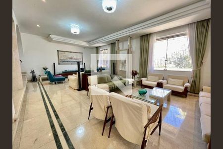 Casa à venda com 4 quartos, 1180m² em Interlagos, São Paulo